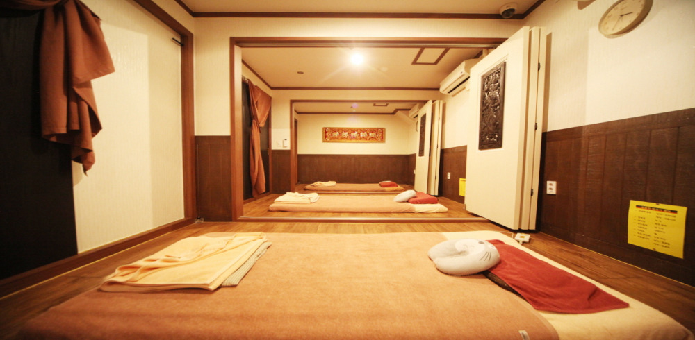 우만동 태국마사지 전문 사왓디테라피의 깔끔하고 정돈된 내부 전경