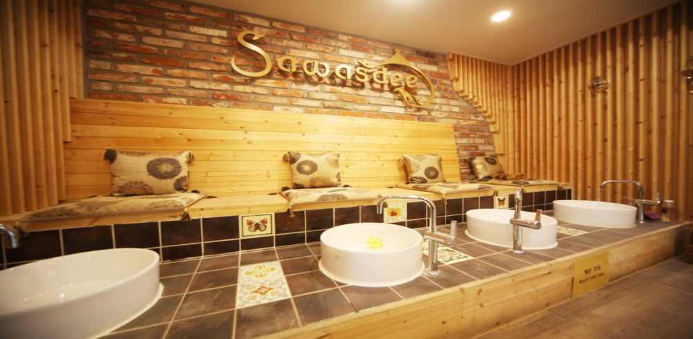 주변 태국마사지 추천 매장 사왓디테라피의 전체적인 인테리어 모습