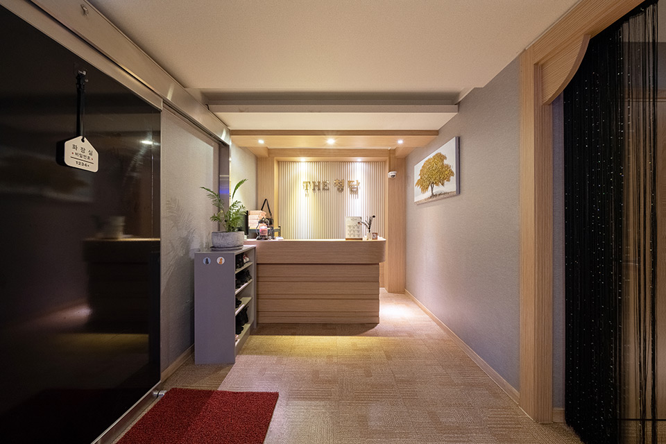 중국마사지 서비스가 제공되는 동삭동 THE청담 매장 내부 사진