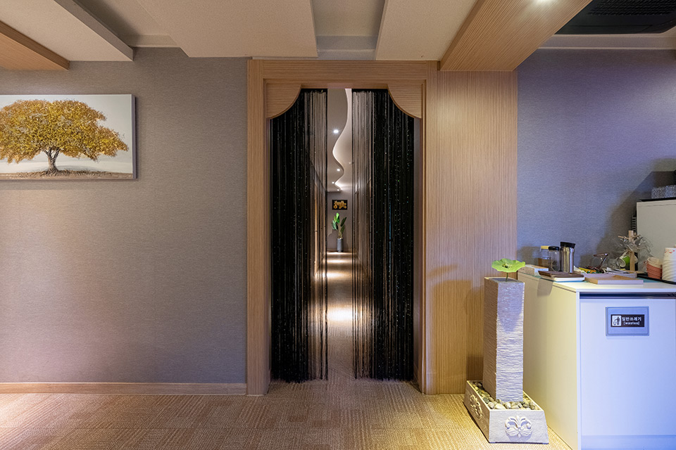 중국마사지 서비스가 제공되는 동삭동 THE청담 매장 내부 사진