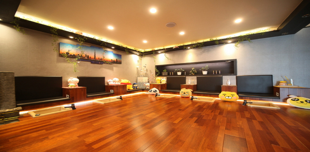 옥동 한국관리사 마사지샵 스마일풋의 쾌적한 관리실 내부 모습