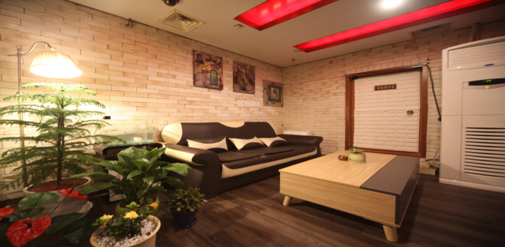 야탑역 주변 중국마사지 추천 매장 도쿄의 전체적인 인테리어 모습