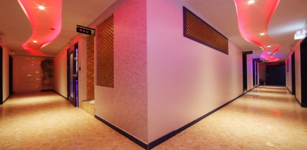 일직동 중국마사지 전문 수인바디샵의 깔끔하고 정돈된 내부 전경