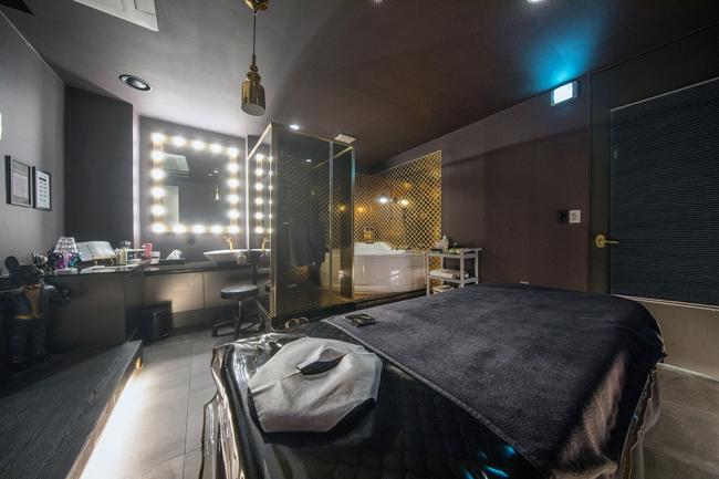 각산동 한국관리사 마사지샵 아즈나테라피의 쾌적한 관리실 내부 모습