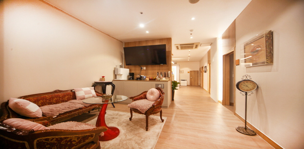 역삼동 에스테틱 전문 케이힐리테라피의 깔끔하고 정돈된 내부 전경