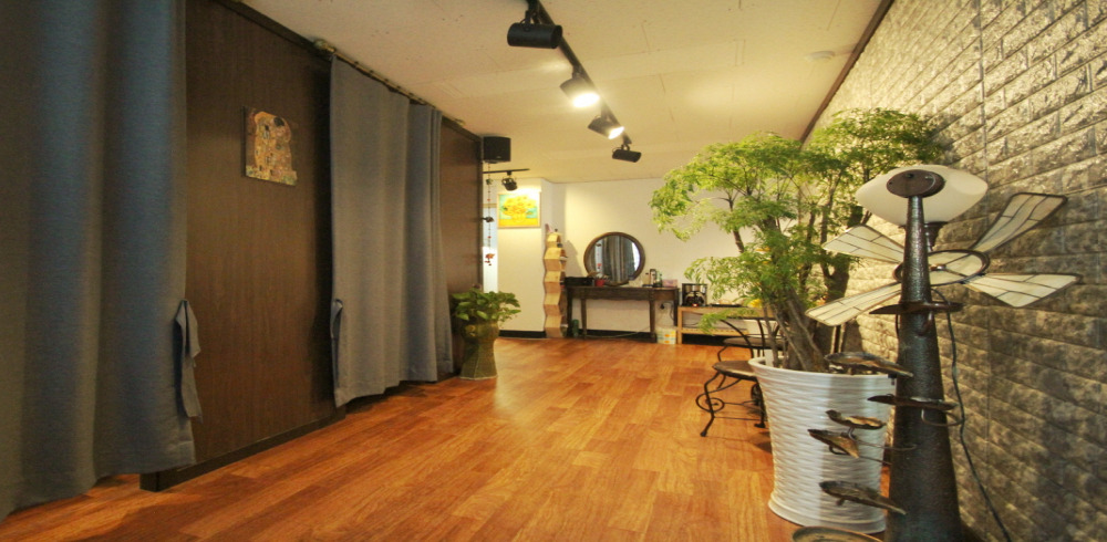 서초동 한국관리사 마사지샵 힐링스파스웨디시의 쾌적한 관리실 내부 모습