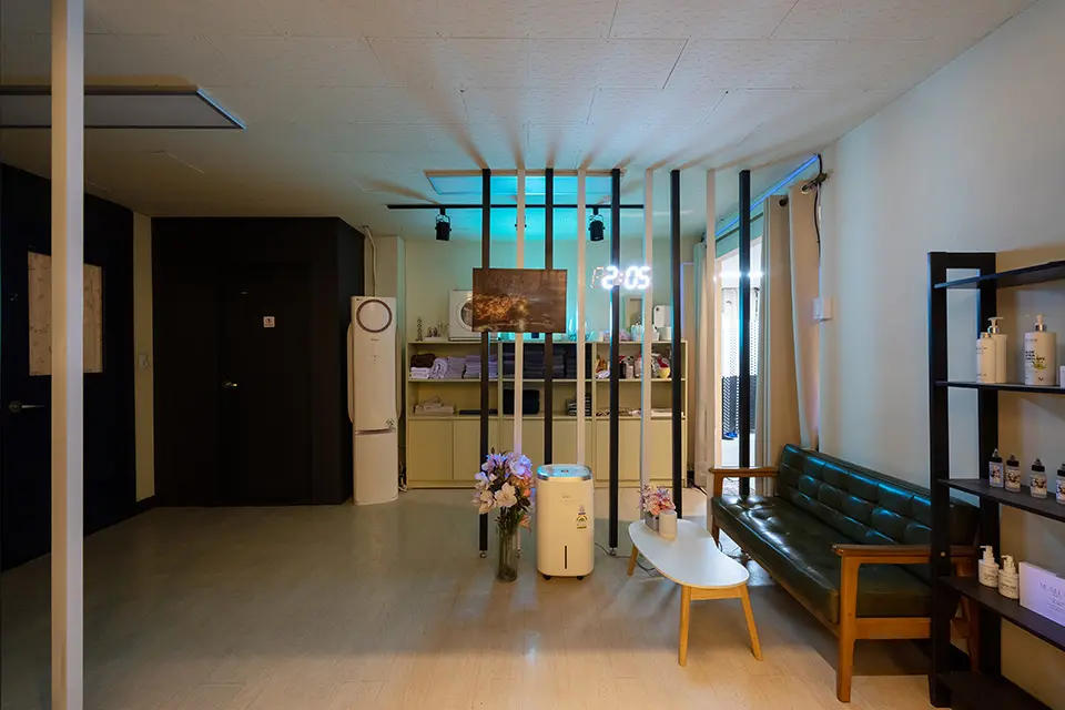 삼성동 스웨디시 전문 메이드테라피의 깔끔하고 정돈된 내부 전경