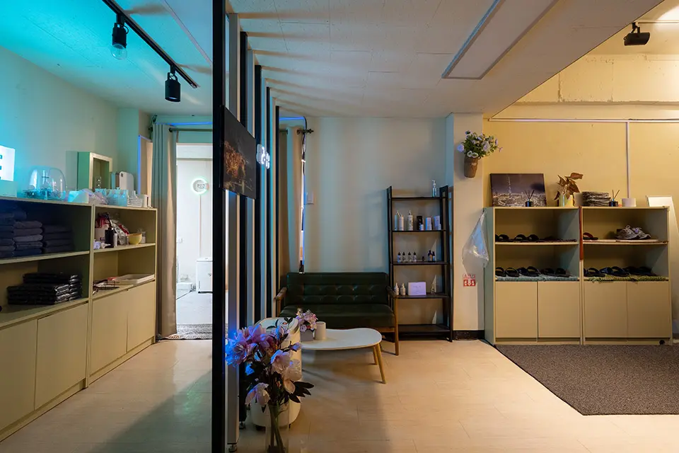 삼성동 스웨디시 전문 메이드테라피의 깔끔하고 정돈된 내부 전경