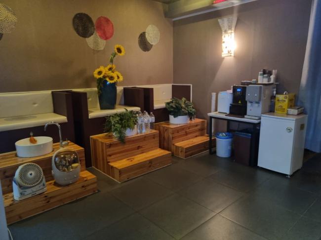 중동 한국마사지 전문 휴테라피의 깔끔하고 정돈된 내부 전경