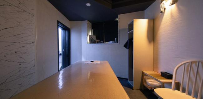 서교동 스웨디시 전문 더뉴스웨디시의 깔끔하고 정돈된 내부 전경