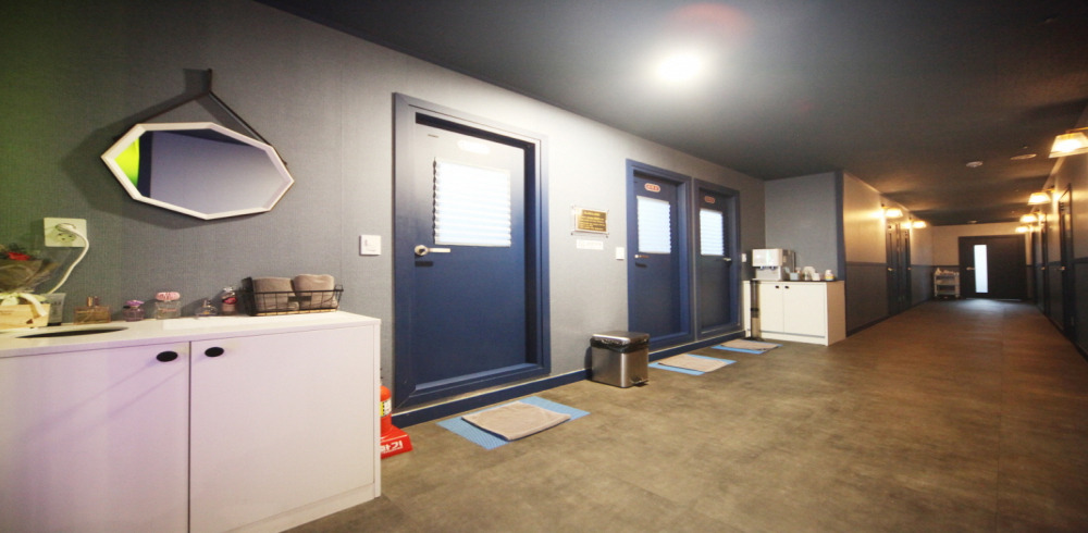 야탑역 인근 마사지 잘하는 곳 리프레시아로마 청결하게 관리된 내부 시설