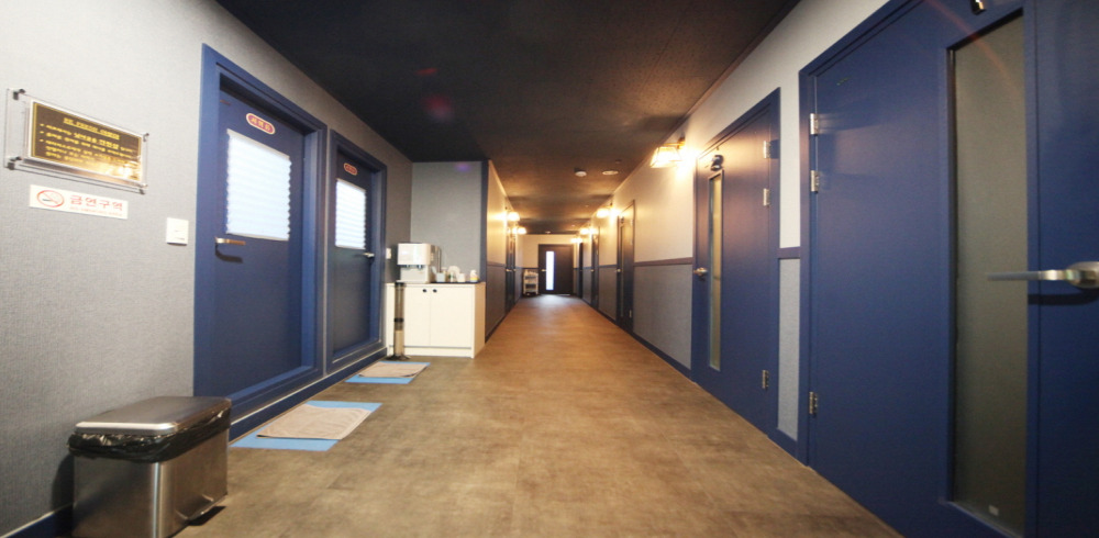 야탑동 한국관리사 마사지샵 리프레시아로마의 쾌적한 관리실 내부 모습