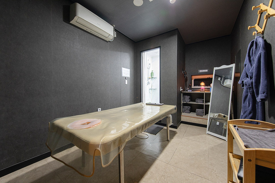 인계동 한국관리사 마사지샵 유테라피의 쾌적한 관리실 내부 모습