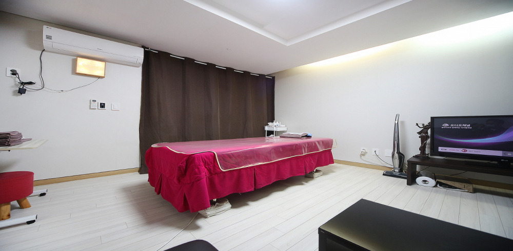 스웨디시 서비스가 제공되는 대치동 선릉콩콩이네 매장 내부 사진