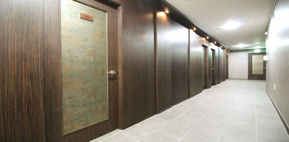 관철동 스웨디시 전문 베스파의 깔끔하고 정돈된 내부 전경