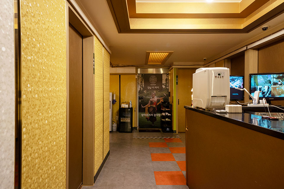 두산동 태국마사지 전문 강남더타이의 깔끔하고 정돈된 내부 전경