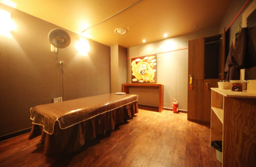 태국마사지 서비스가 제공되는 인창동 힐링테라피 매장 내부 사진