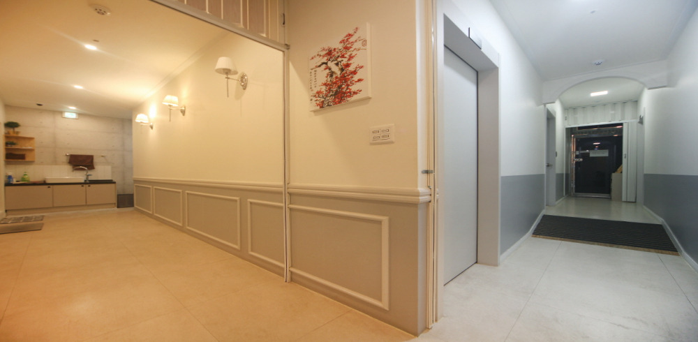 반송동 중국마사지 전문 바디앤풋샵의 깔끔하고 정돈된 내부 전경