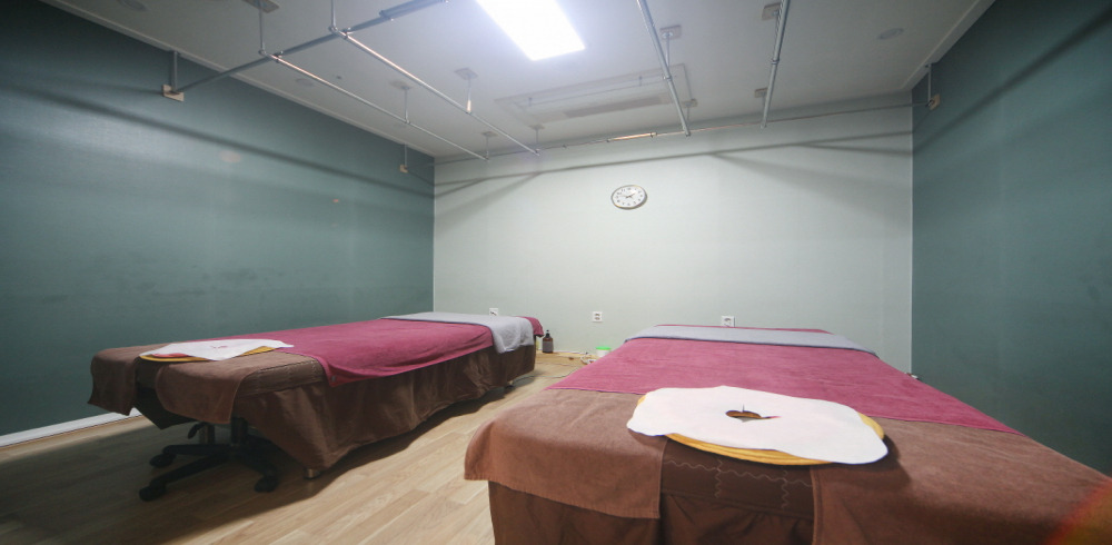 반송동 주변 바디앤풋샵 매장 주요 시설 및 인테리어 사진