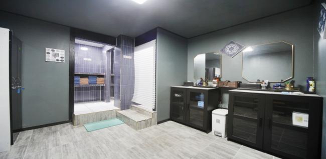 베트남관리 서비스가 제공되는 장항동 MARE테라피 매장 내부 사진