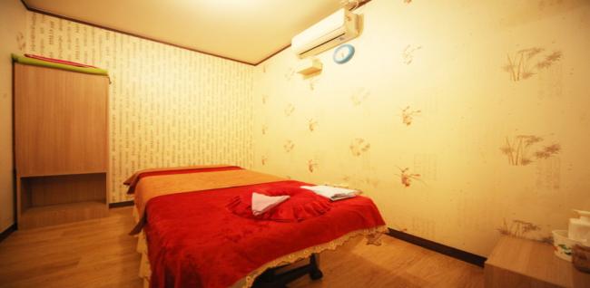 가산동 중국마사지 전문 힐링마사지의 깔끔하고 정돈된 내부 전경