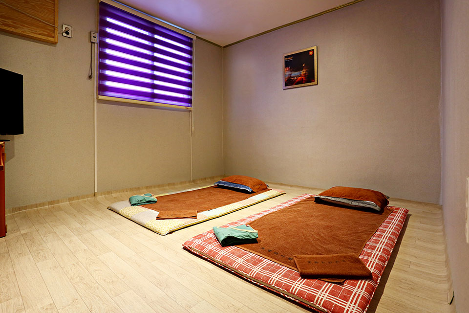 원평동 태국관리사 마사지샵 로얄타이왓포의 쾌적한 관리실 내부 모습