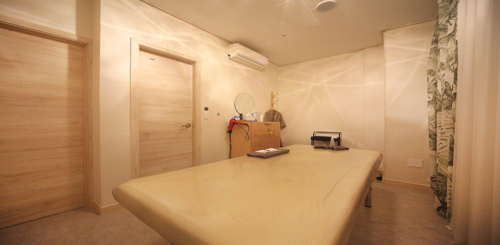 이의동 한국관리사 마사지샵 본테라피의 쾌적한 관리실 내부 모습
