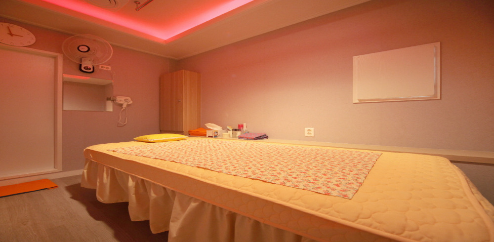 한국마사지 서비스가 제공되는 고덕동 MC마사지 매장 내부 사진