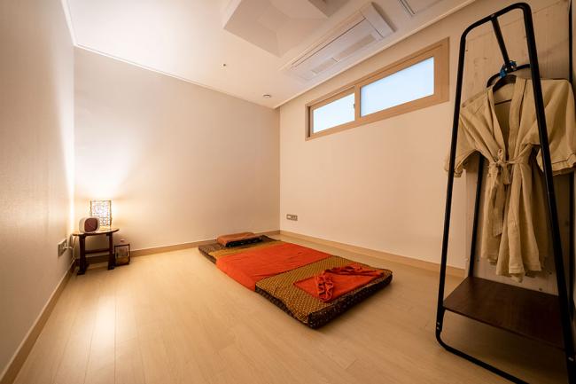 이의동 태국마사지 전문 라바나의 깔끔하고 정돈된 내부 전경