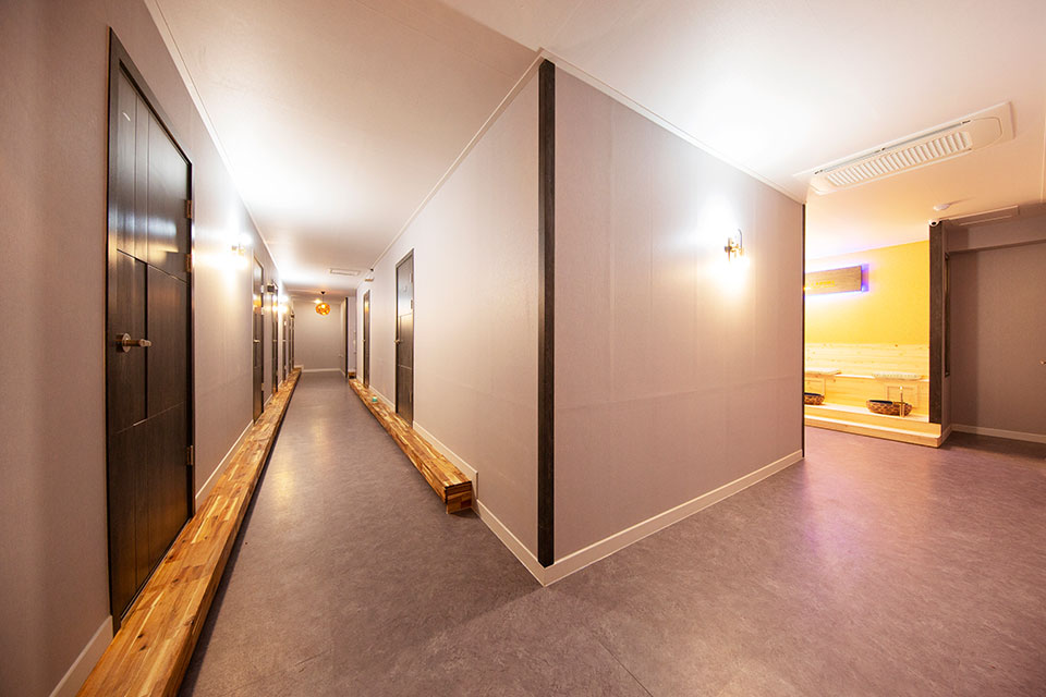 동호동 태국마사지 전문 L힐링아로마의 깔끔하고 정돈된 내부 전경