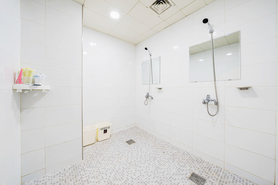 성남동 태국관리사 마사지샵 휴타이마사지의 쾌적한 관리실 내부 모습