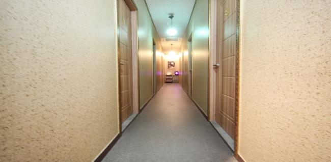 광사동 중국관리사 마사지샵 로얄VIP의 쾌적한 관리실 내부 모습