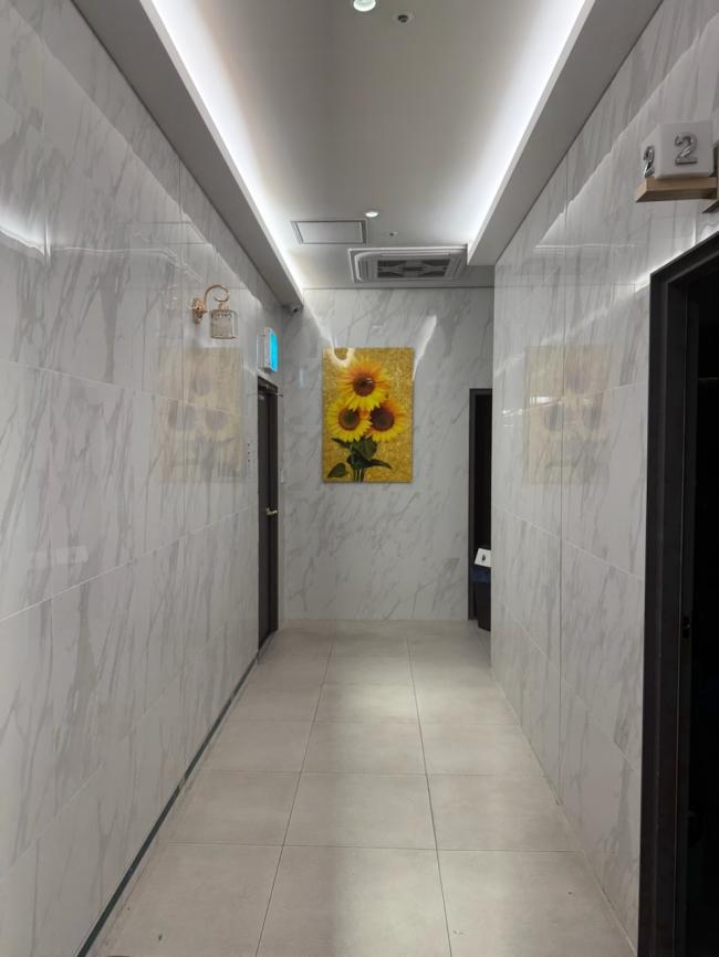 망월동 한국관리사 마사지샵 나비스웨디시의 쾌적한 관리실 내부 모습