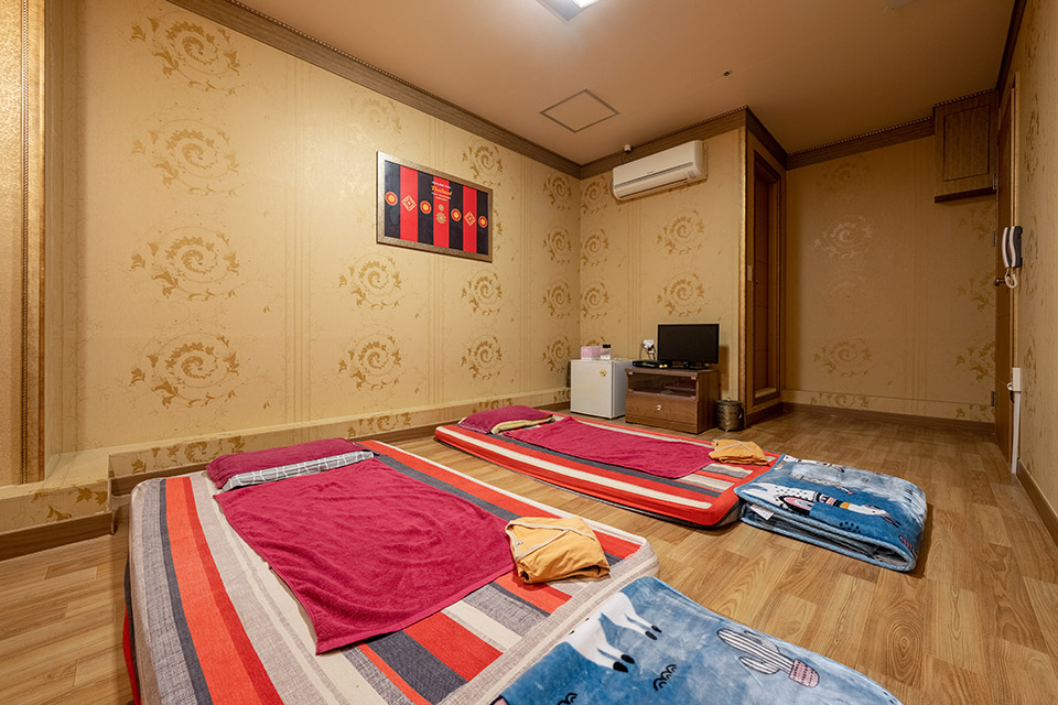 태국마사지 서비스가 제공되는 동천동 타이왓포스파 매장 내부 사진