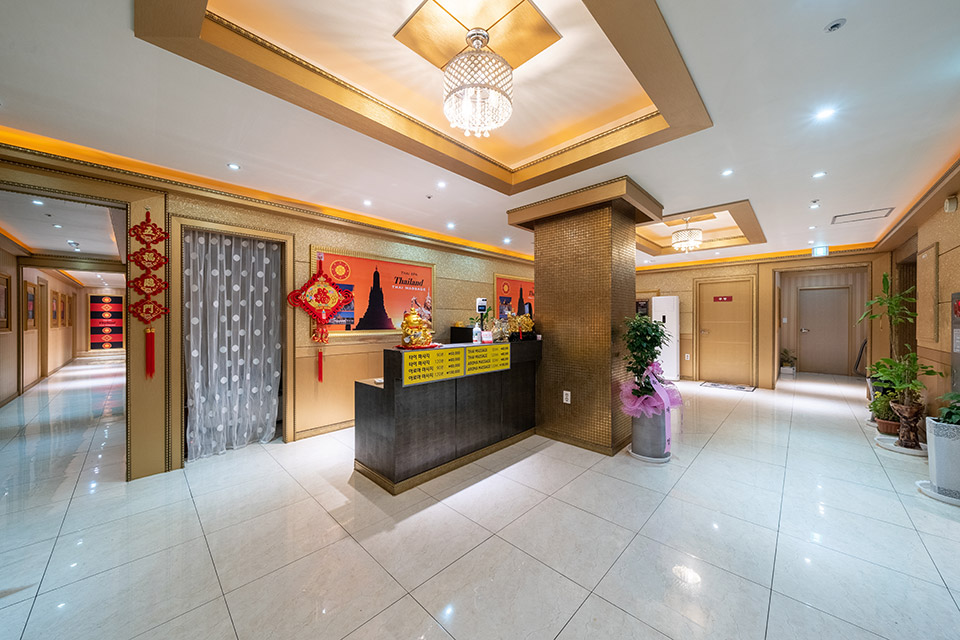 동천동 태국마사지 전문 타이왓포스파의 깔끔하고 정돈된 내부 전경