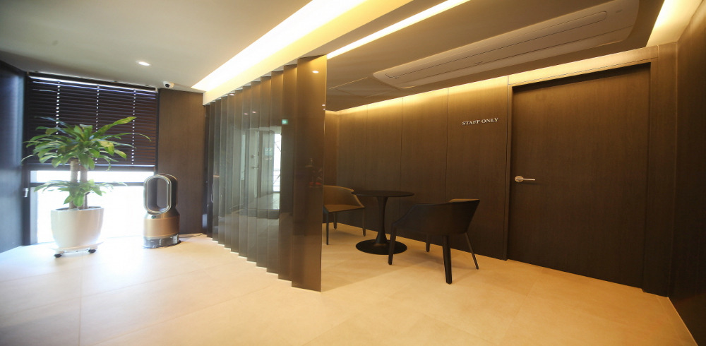 청담동 스웨디시 전문 헤레이스테라피의 깔끔하고 정돈된 내부 전경