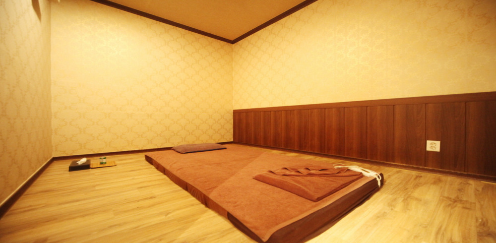 정발산역 주변 태국마사지 추천 매장 라페스타킹타이의 전체적인 인테리어 모습