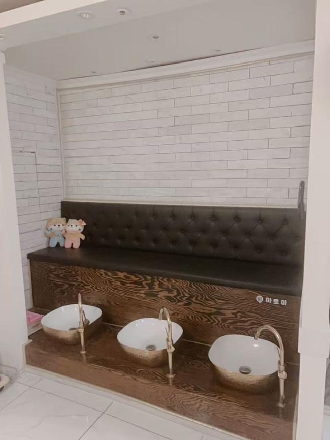 반송동 중국마사지 전문 쉼아로마의 깔끔하고 정돈된 내부 전경