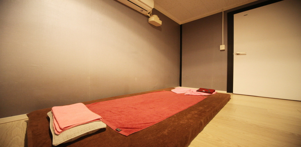 용현동 태국관리사 마사지샵 수마사지의 쾌적한 관리실 내부 모습