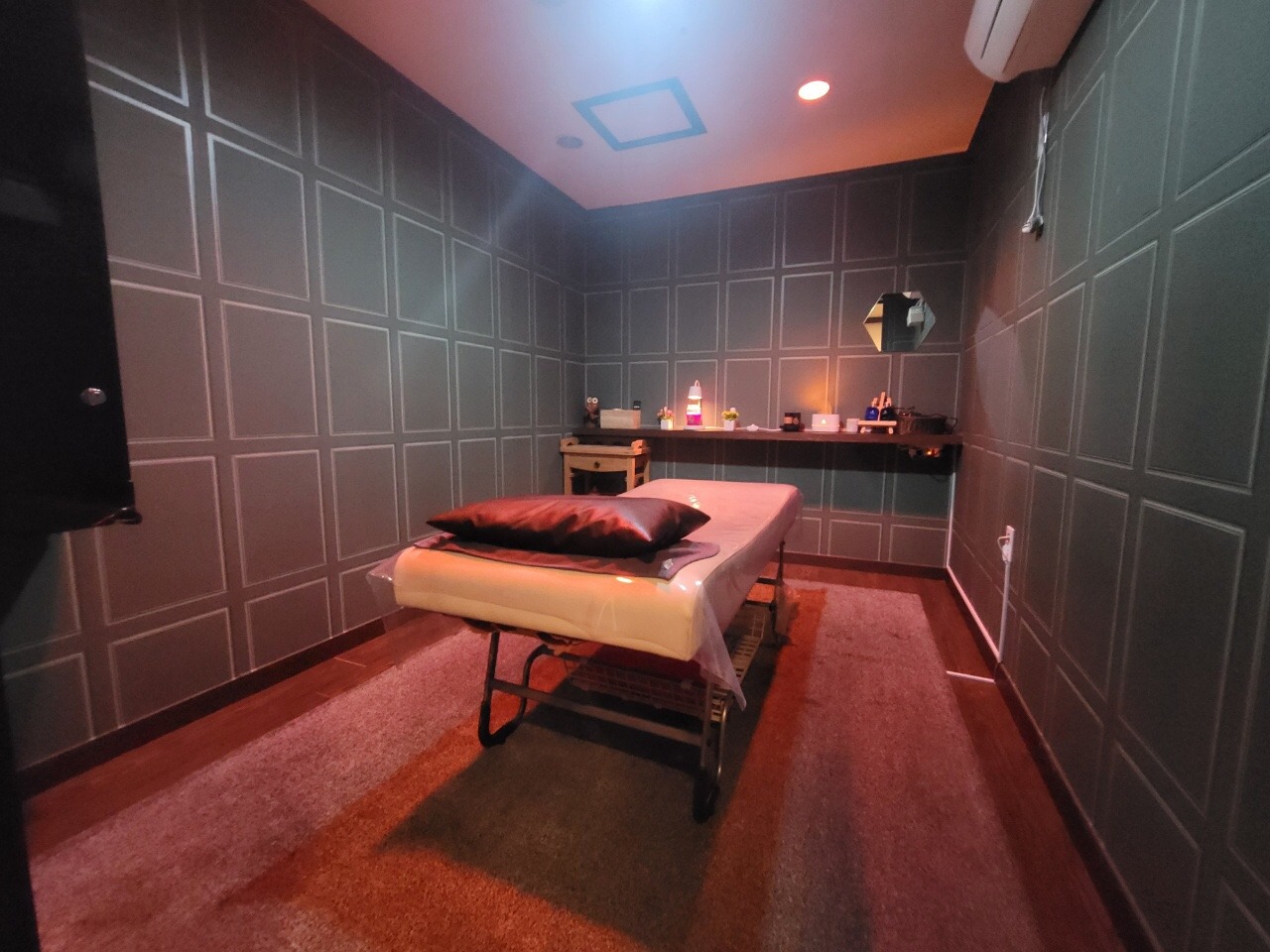 지행동 한국관리사 마사지샵 더청담스웨디시의 쾌적한 관리실 내부 모습