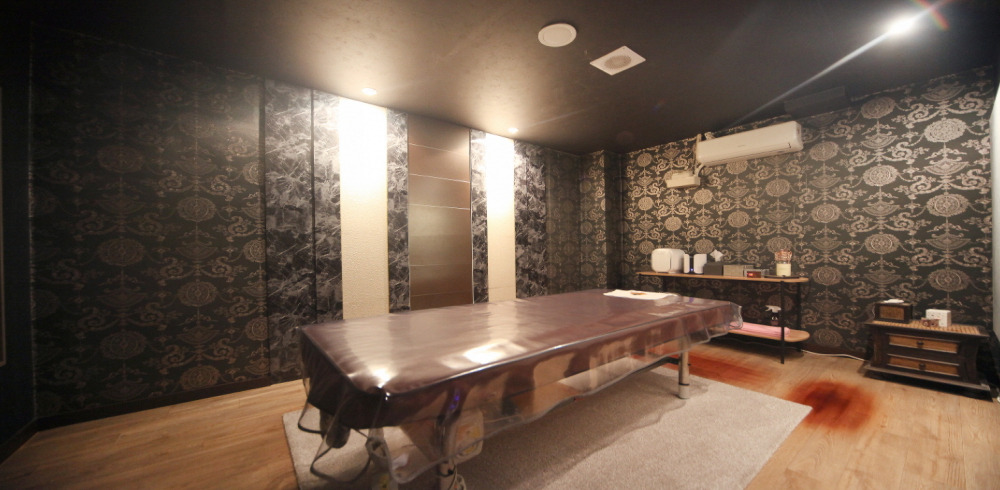 창전동 스웨디시 전문 코코스웨디시의 깔끔하고 정돈된 내부 전경