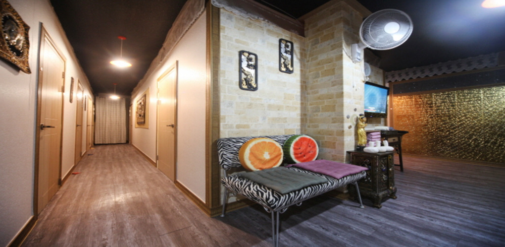 무촌리 태국마사지 전문 오리엔탈타이의 깔끔하고 정돈된 내부 전경