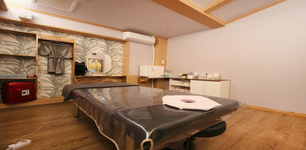 둔포리 스웨디시 전문 힐링스토리의 깔끔하고 정돈된 내부 전경