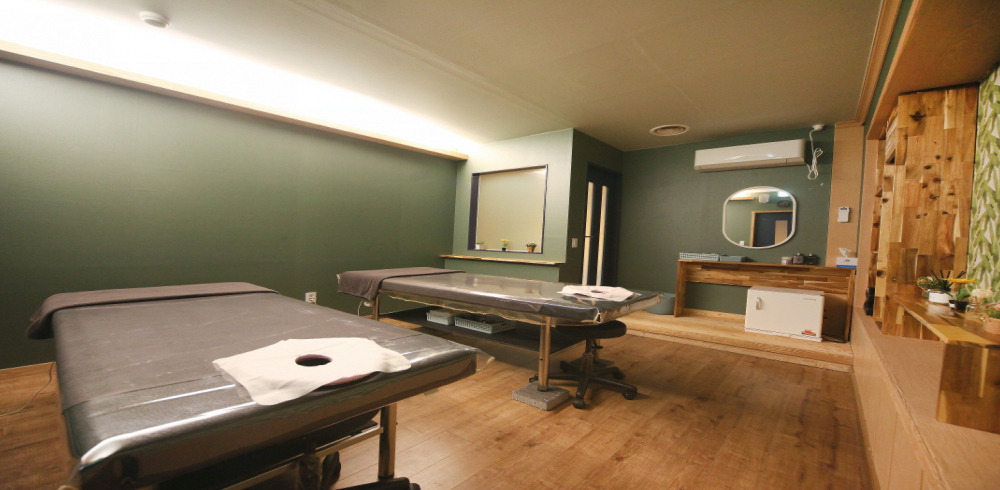 둔포리 인근 한국관리사 마사지 전문 힐링스토리의 아늑한 내부 시설 안내