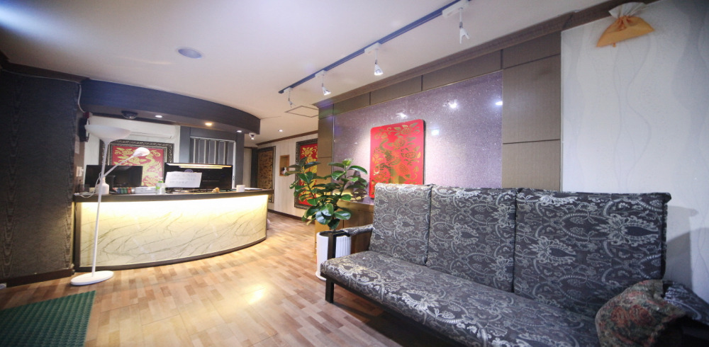 청담마사지 - 복운리 인근 스웨디시 전문 마사지 매장 전경