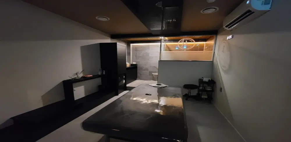 퍼스트클래스 - 퇴계동 남춘천역 인근 24시간, 샤워가능 완비된 마사지 시설