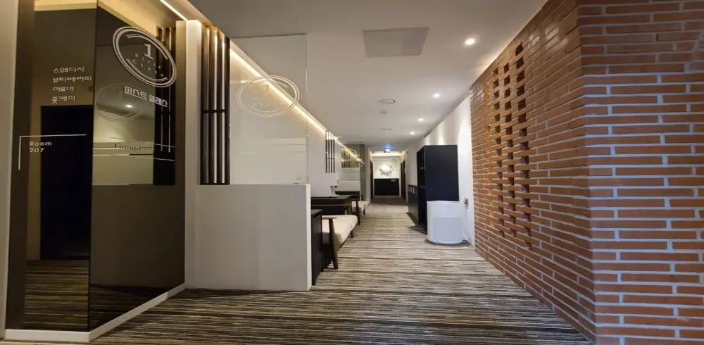 퍼스트클래스 - 퇴계동 남춘천역 주변에서 방문하기 편한 마사지 매장