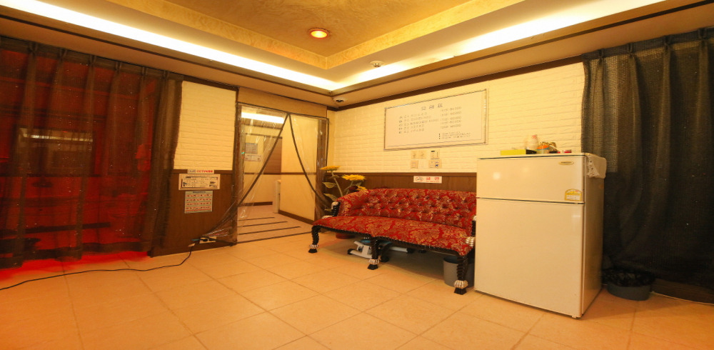 산동리 한국마사지 전문 휴아로마의 깔끔하고 정돈된 내부 전경