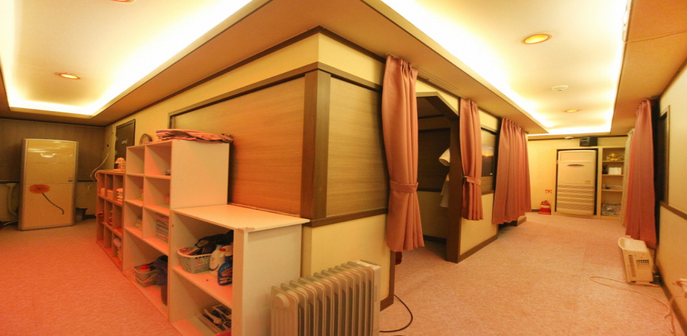 산동리 한국마사지 전문 휴아로마의 깔끔하고 정돈된 내부 전경