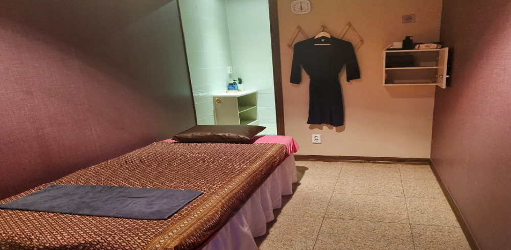 태국마사지 서비스가 제공되는 조례동 더모아 매장 내부 사진